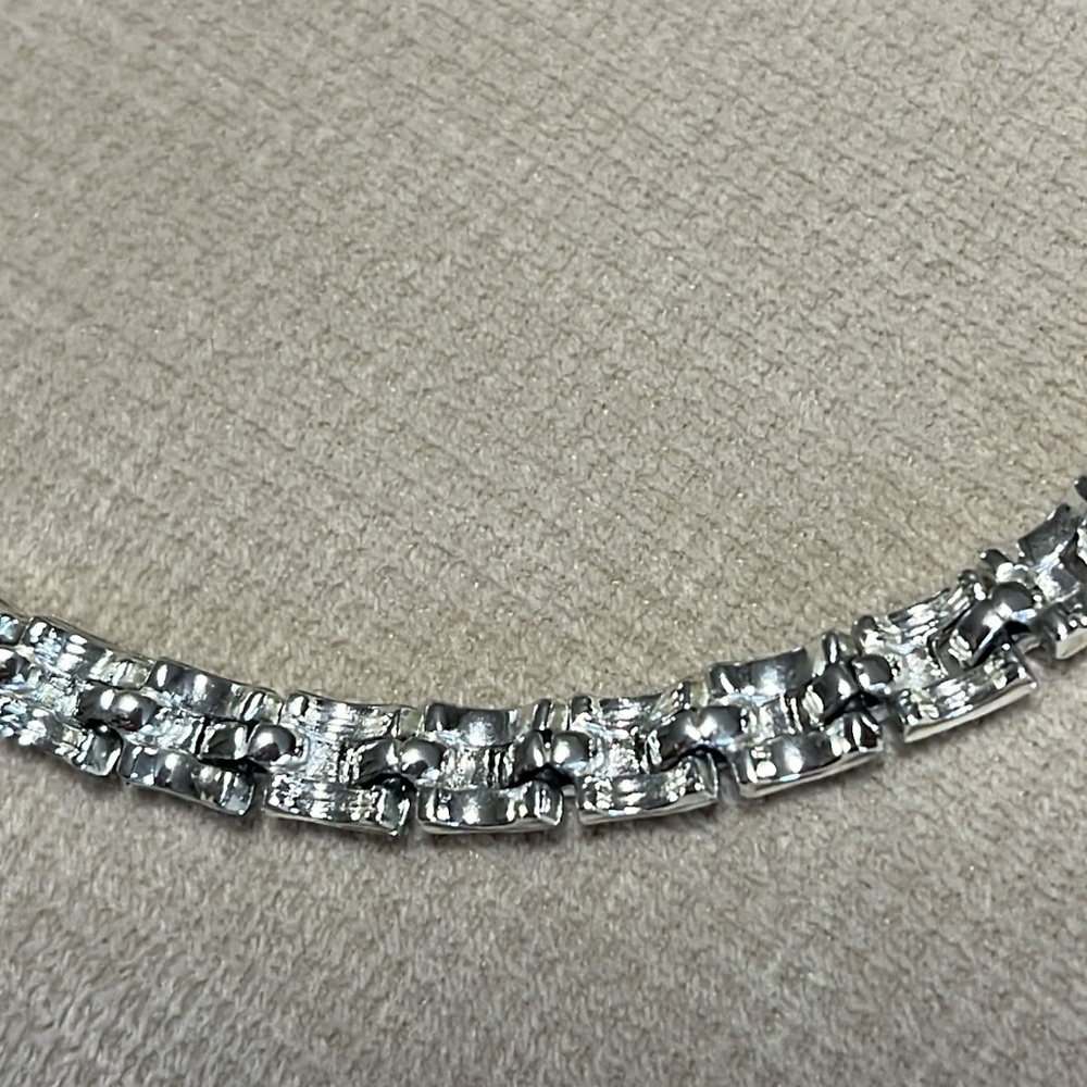 Vintage “Coro” brand silver tone necklace. Exc vintage cond. Signed. - Picture 2 of 7